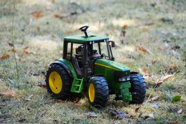 Bruder John Deere Traktor