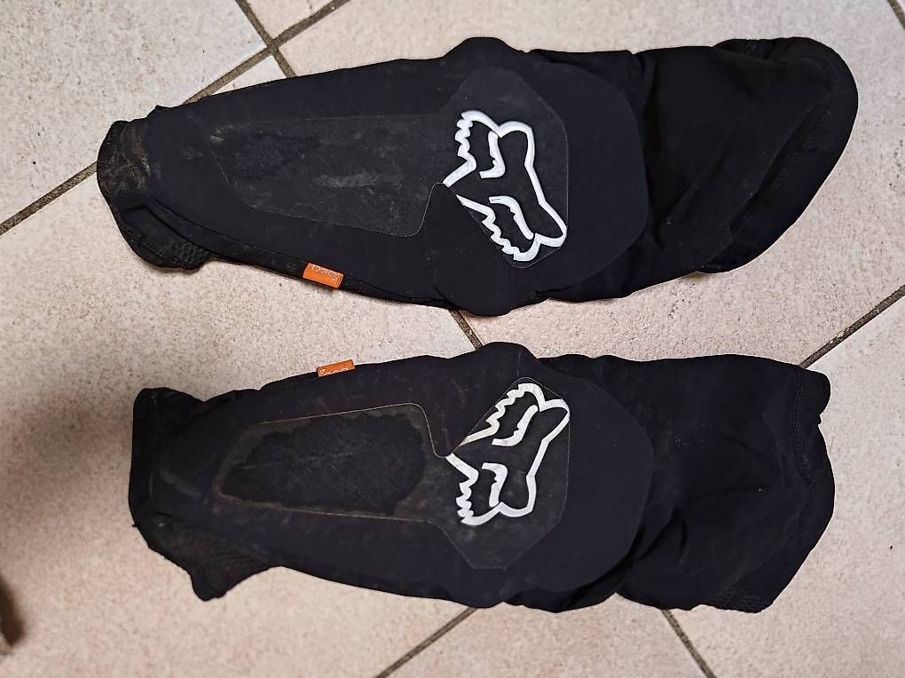 Protezioni & Imbottiture: Genouillères fox taille M – Usato da Martigny venduto da juc_m7m8