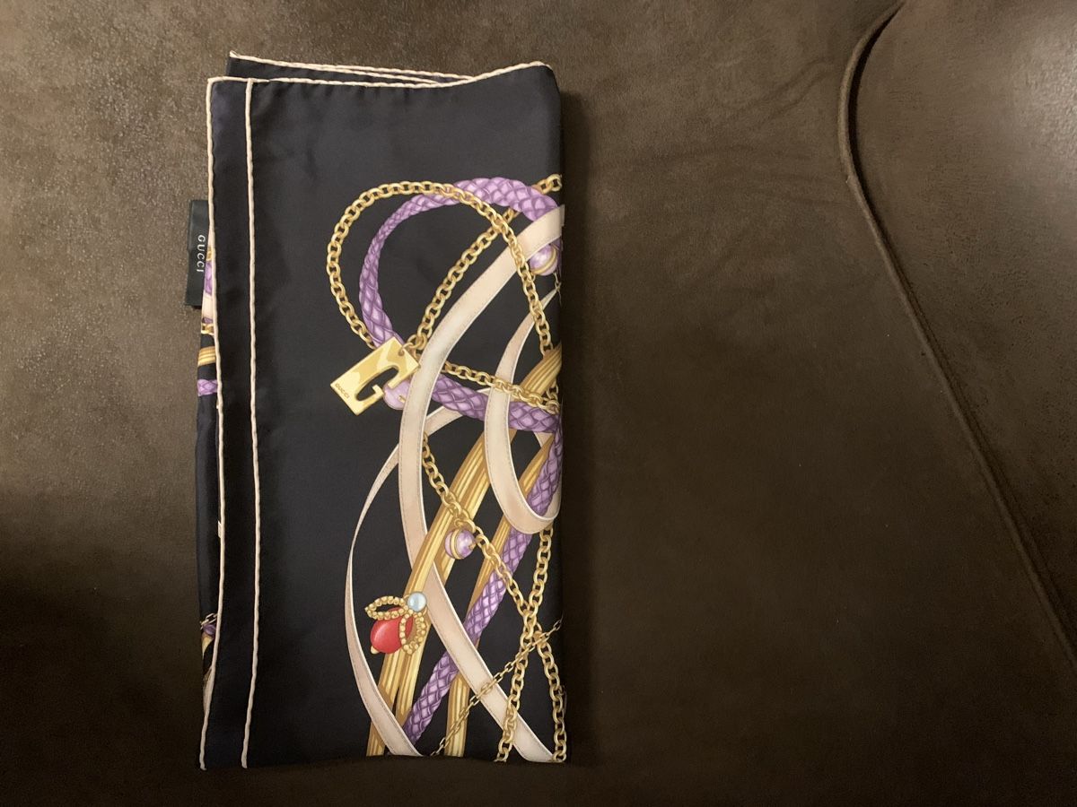 Gucci Foulard & Sciarpe: Gucci Foulard  – Usato da Bergdietikon venduto da zor_856j 6
