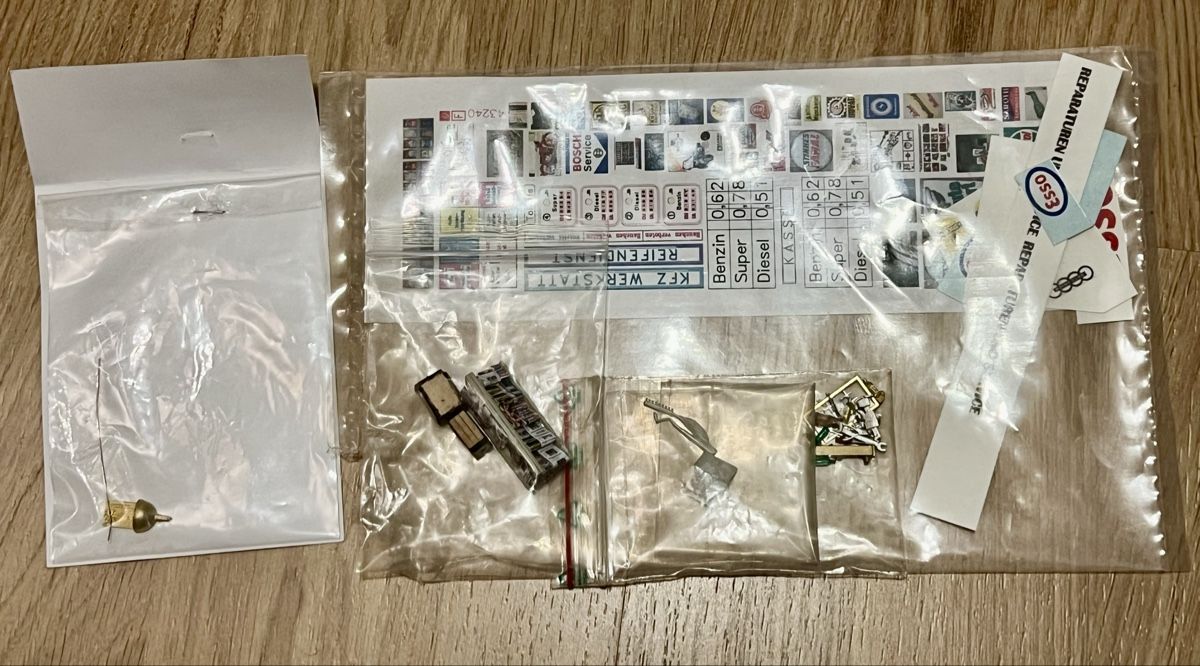 Modellautos: Tankstelle Modellbausatz Esso 1:43 – Neu (gemäss Beschreibung) aus Oberrieden von Schrauber4 5
