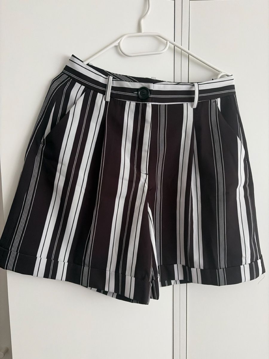 Zara Pantaloni: Shorts Zara rayures noir blanc taille M – Nuovo (secondo la descrizione) da Renens VD venduto da sar_bwz5