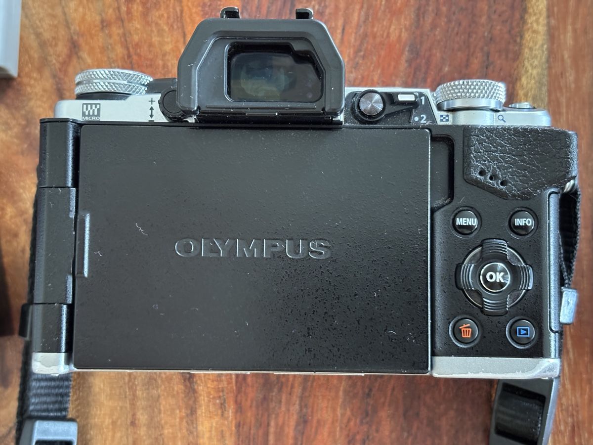 Olympus Fotocamera: Defekte Digitalkamera Olympus OM-D E-M5 Mark II – Difettoso da Langenthal venduto da rob_2kqd 3