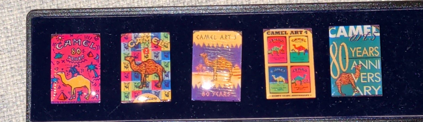 Spille & Fermagli: Camel Anstecker Set 5 Stk. gebraucht Pins  – Nuovo (secondo la descrizione) da Kriens venduto da sta_fk77