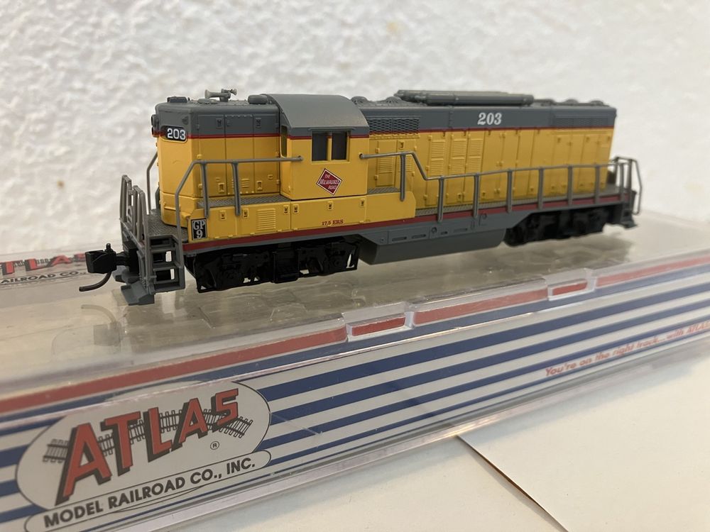 Atlas / N / Locomotive GP-9 T.T. Milwaukee #203 / analogique (Gebraucht ...