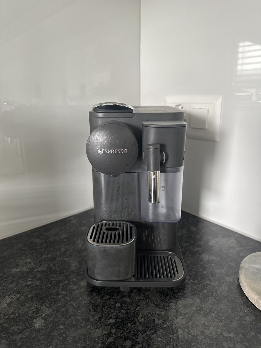 Nespresso Macchine per caffè & Macchine per espresso: Nesspresso latissima one – Usato da Arbon venduto da 2210oez