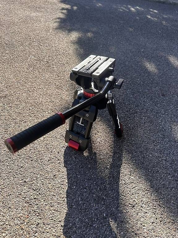 Stative & Stativköpfe: Manfrotto Mini-Stativ und 502HD Videokopf – Gebraucht aus Frauenfeld von fil_9t6t