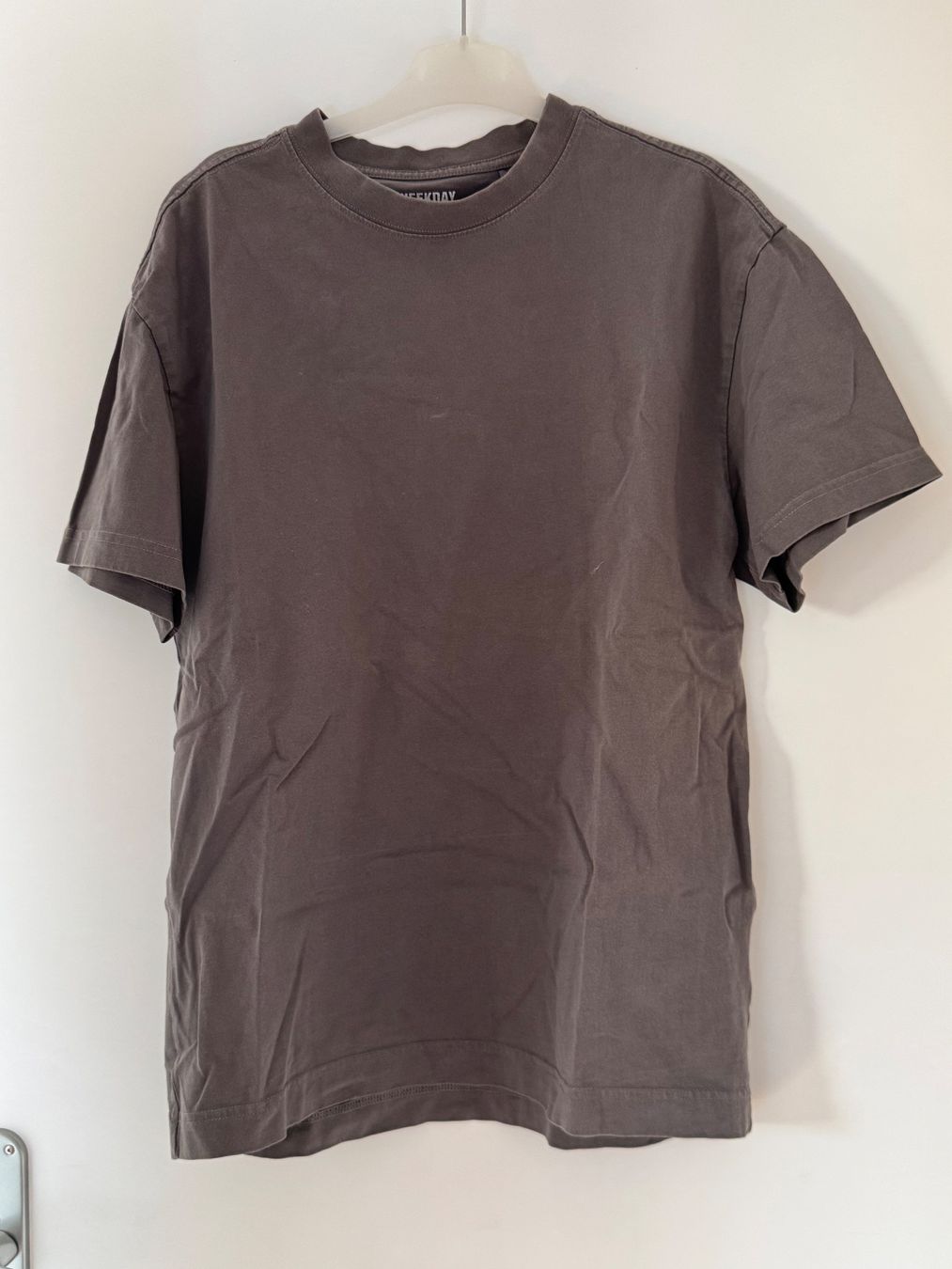 Weekday T-shirt: Weekday Oversized T-Shirt – Usato da Urdorf venduto da roses202