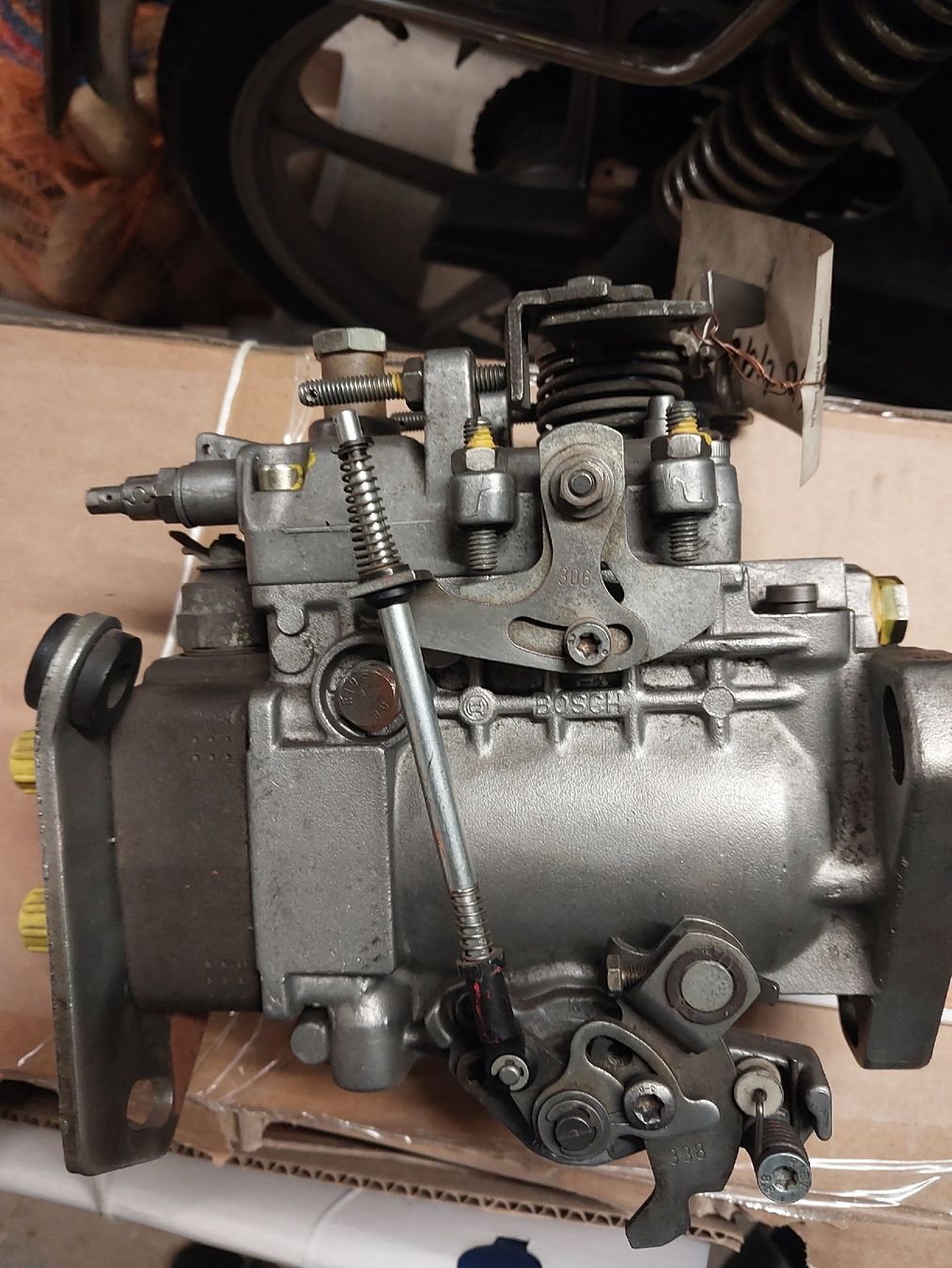 VW Tutti pezzi di ricambio auto: Einspritzpumpe VW Golf 1.6D – Usato da Lienz venduto da Nauer79