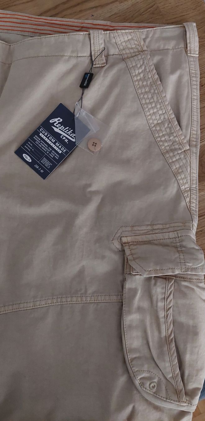 Pantaloni: Neue! Replika Cargo Shorts beige Gr. 58  – Nuovo e nell'imballaggio originale da Zürich venduto da lehmi1 1