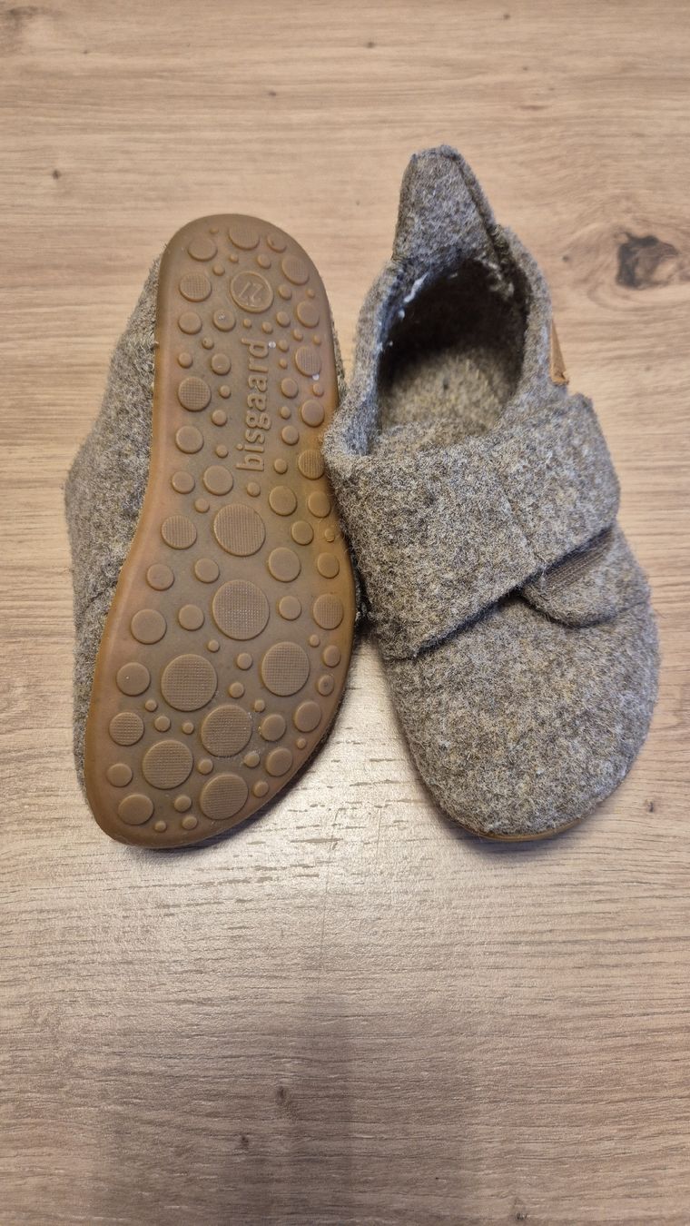 Bisgaard Chaussures garçon: Bisgaard Hausschuhe Wolle grau Grösse 27 gebraucht – D'occasion à Willerzell par m_s_j8z5