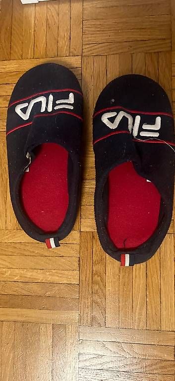 Scarpe da uomo: Chaussons d'intérieur taille 42 – Usato da Pully venduto da yaa_rm7x
