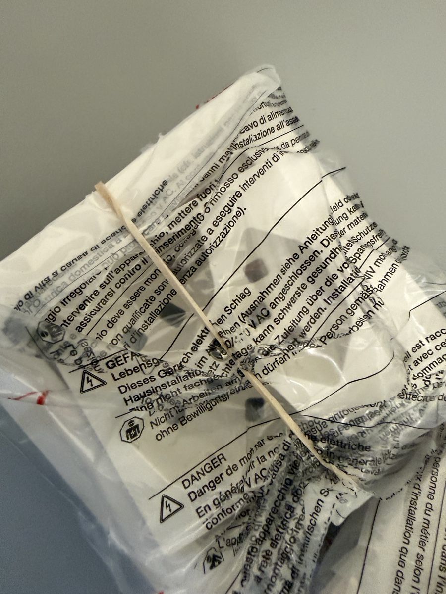 Spine: T23 3fach Feller steckdose originalverpackt – Nuovo e nell'imballaggio originale da Zürich venduto da papaplatte 2