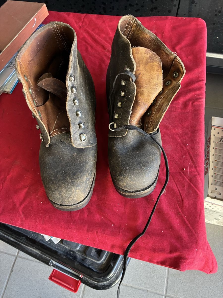 Scarpe da uomo: Soulier de l’armée suisse – Usato da Les Bayards venduto da Mutz51