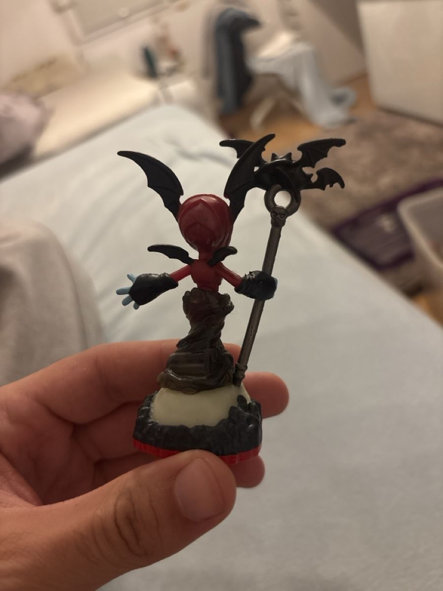 Giocattoli: Skylanders Trap Team Bat Spin Figure Undead Element – Usato da Prilly venduto da luc_8xf9 1