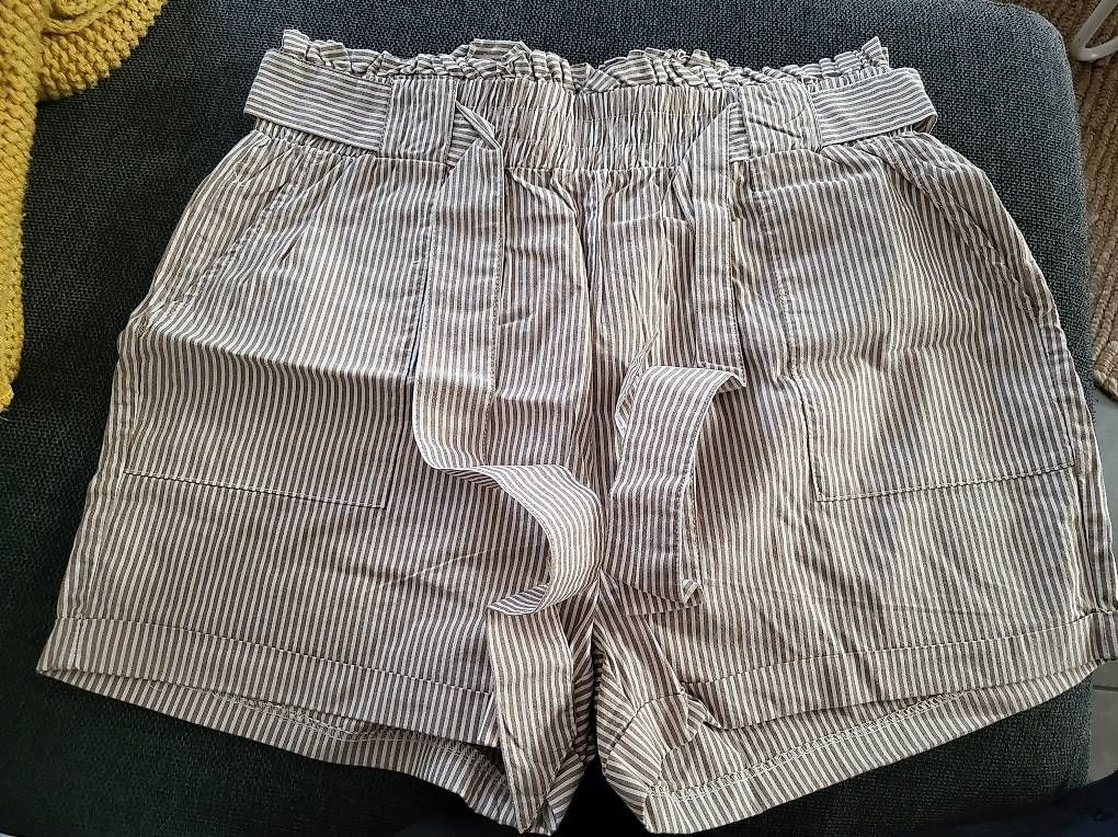 Pantaloni: Short femme – Usato da Ecuvillens venduto da loloall 2
