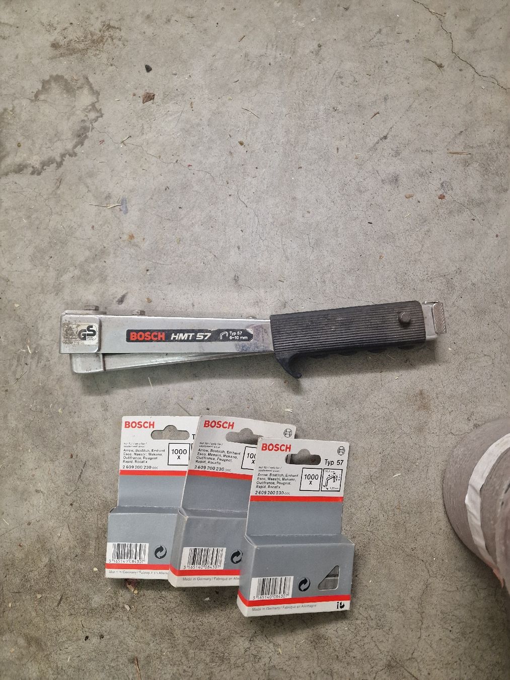 Bosch Alle Werkzeuge: Bosch Bautacker mit Klammern – Gebraucht aus Ennetbürgen von rac_6yk5