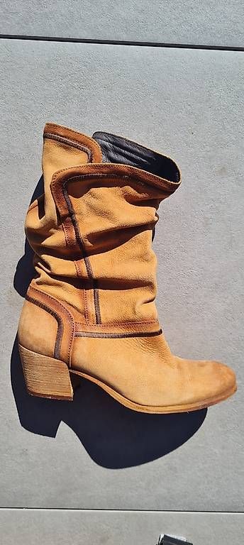 Scarpe da donna: Lederstiefel hochwertig GR. 40 – Usato da Walde SG venduto da Sabaju01 1