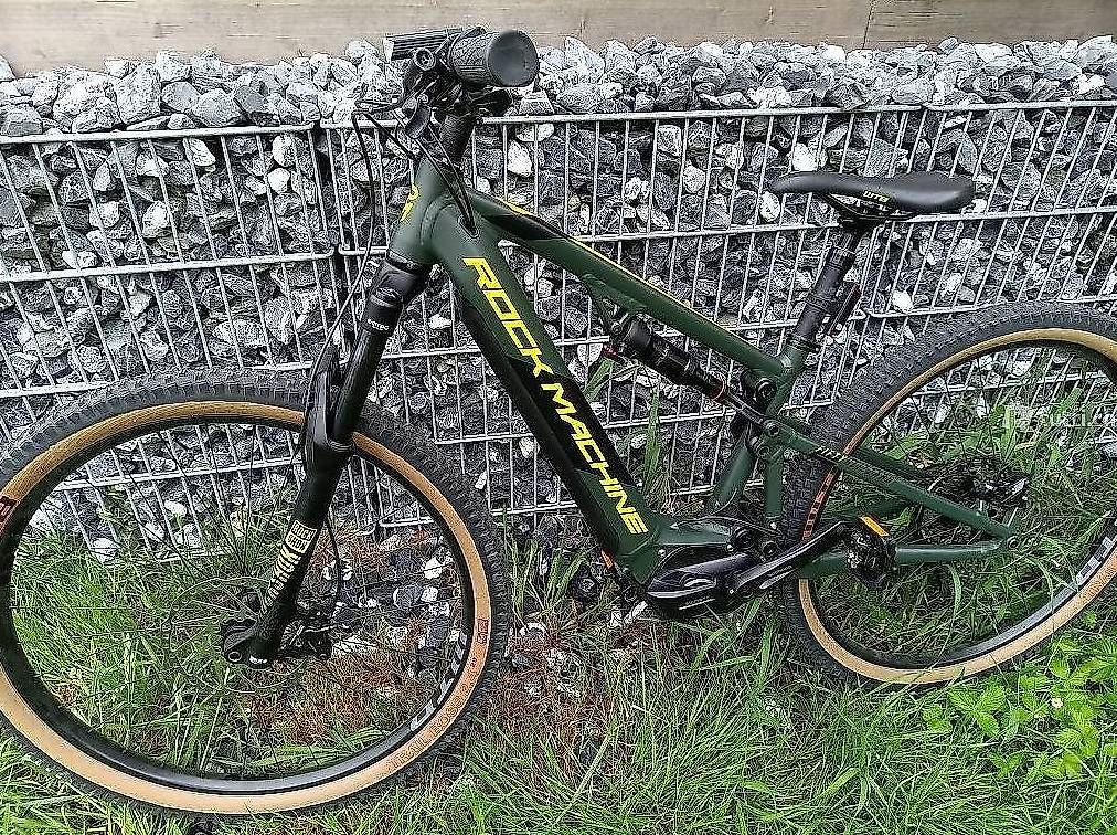 Velos: Rock Machine E Blizzard E Bike MTB Wie Neu 25 oder 50 km/h – Gebraucht aus Staufen von fbe_v8pv