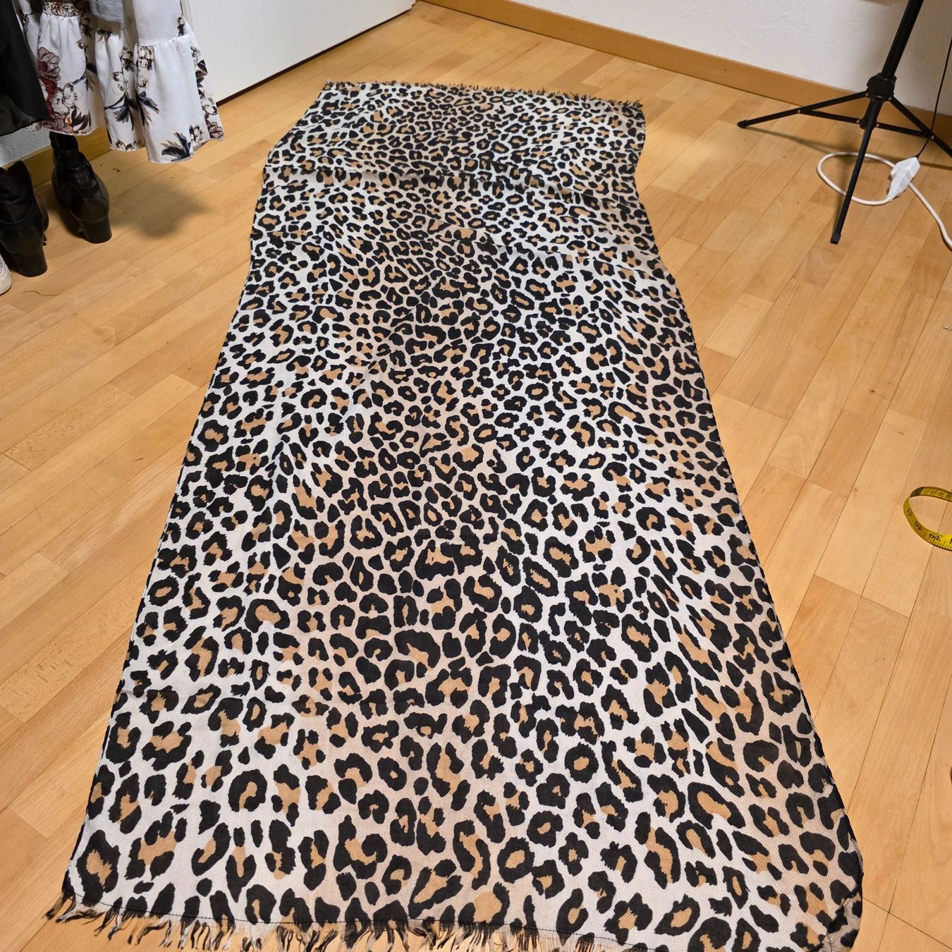 Foulard & Sciarpe: Schicker Leo-Schal🐆 – Usato da Wald ZH venduto da CapLux 1
