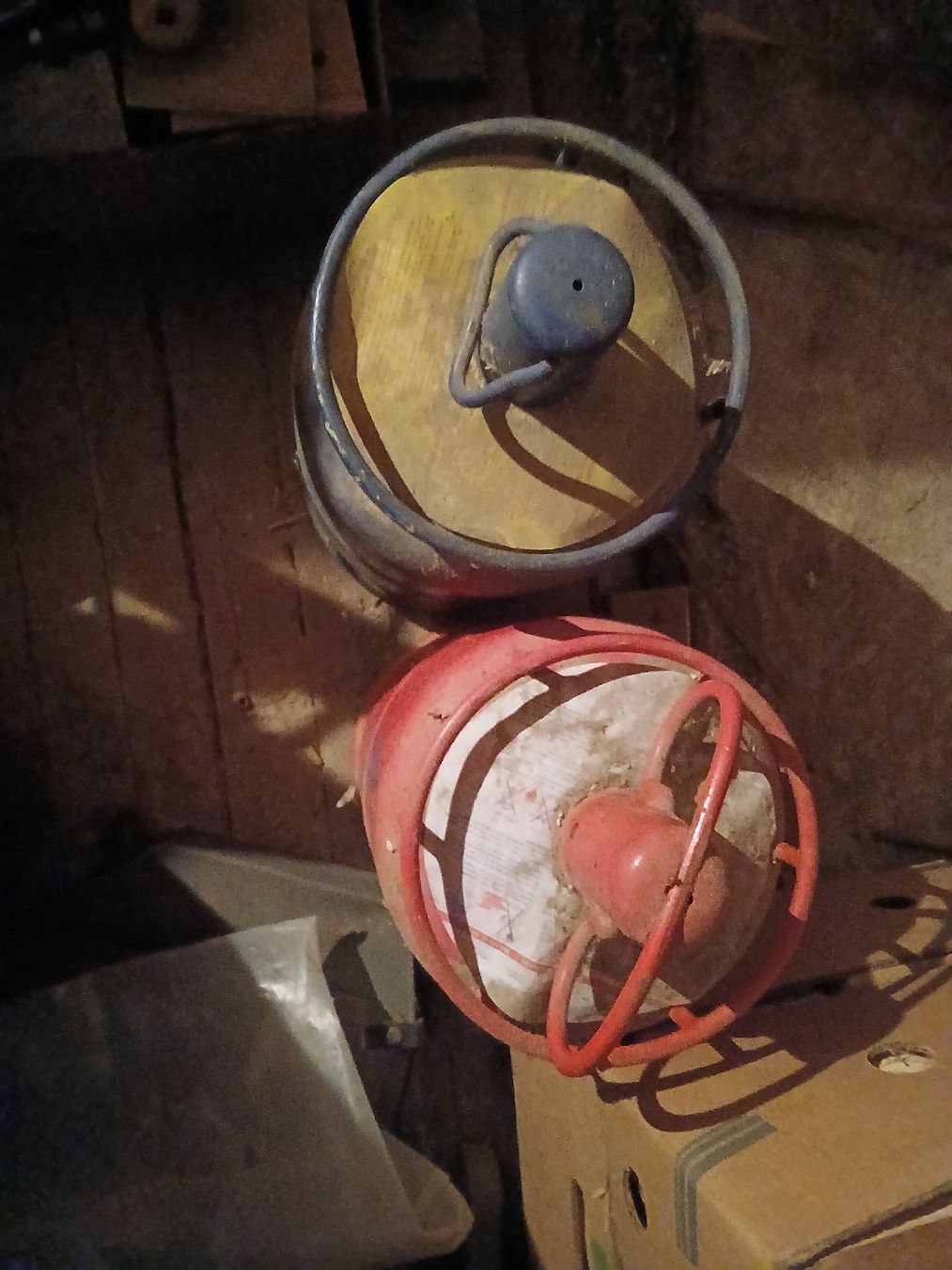 Gas-Geräte & -Technik: 2 Gasflaschen  – Gebraucht aus Heimberg von smi_jl82 1
