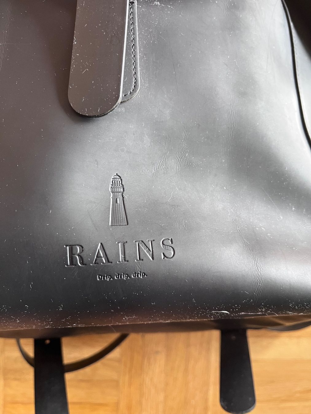 Rains Zaini: Sac à dos Rains noir – design minimaliste – très bon état – Usato da Lausanne venduto da jen_jeon 4