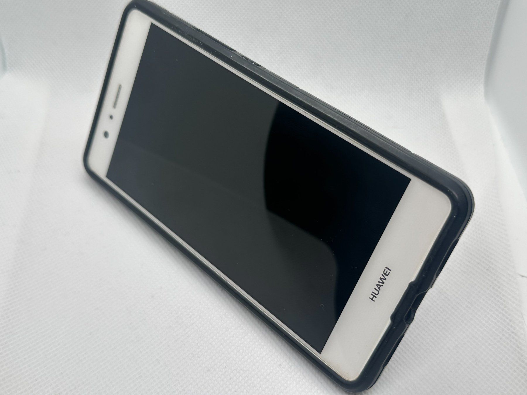 Huawei Telefoni cellulari / Smartphones: Huawei P8 Lite - Inkl. Hülle – Usato da Nussbaumen AG venduto da Dika-Shop