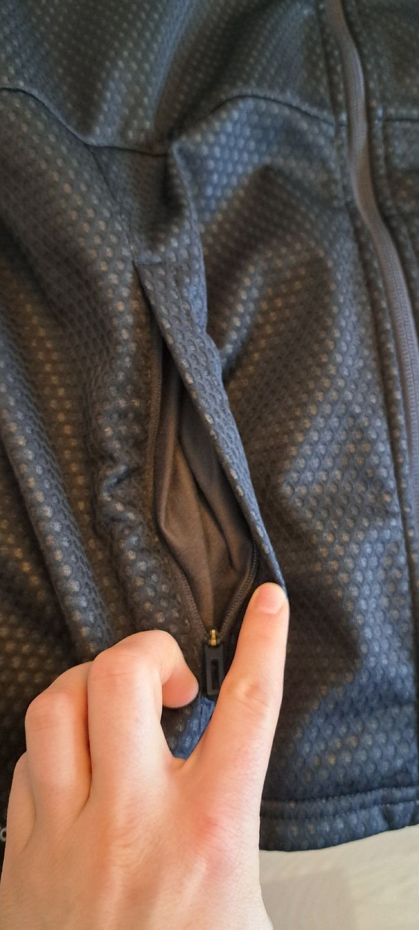 Adidas Jacken: Adidas Laufjacke Softshell Grösse M Damen – Gebraucht aus Hombrechtikon von Atroms47 3