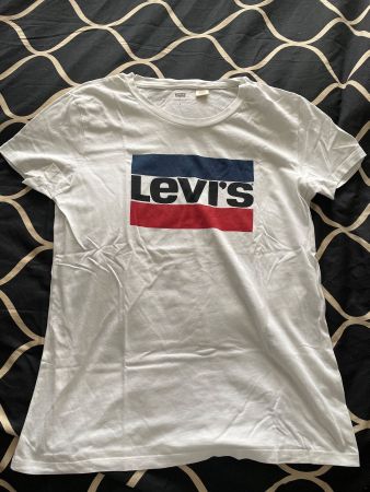 T-Shirt Levis