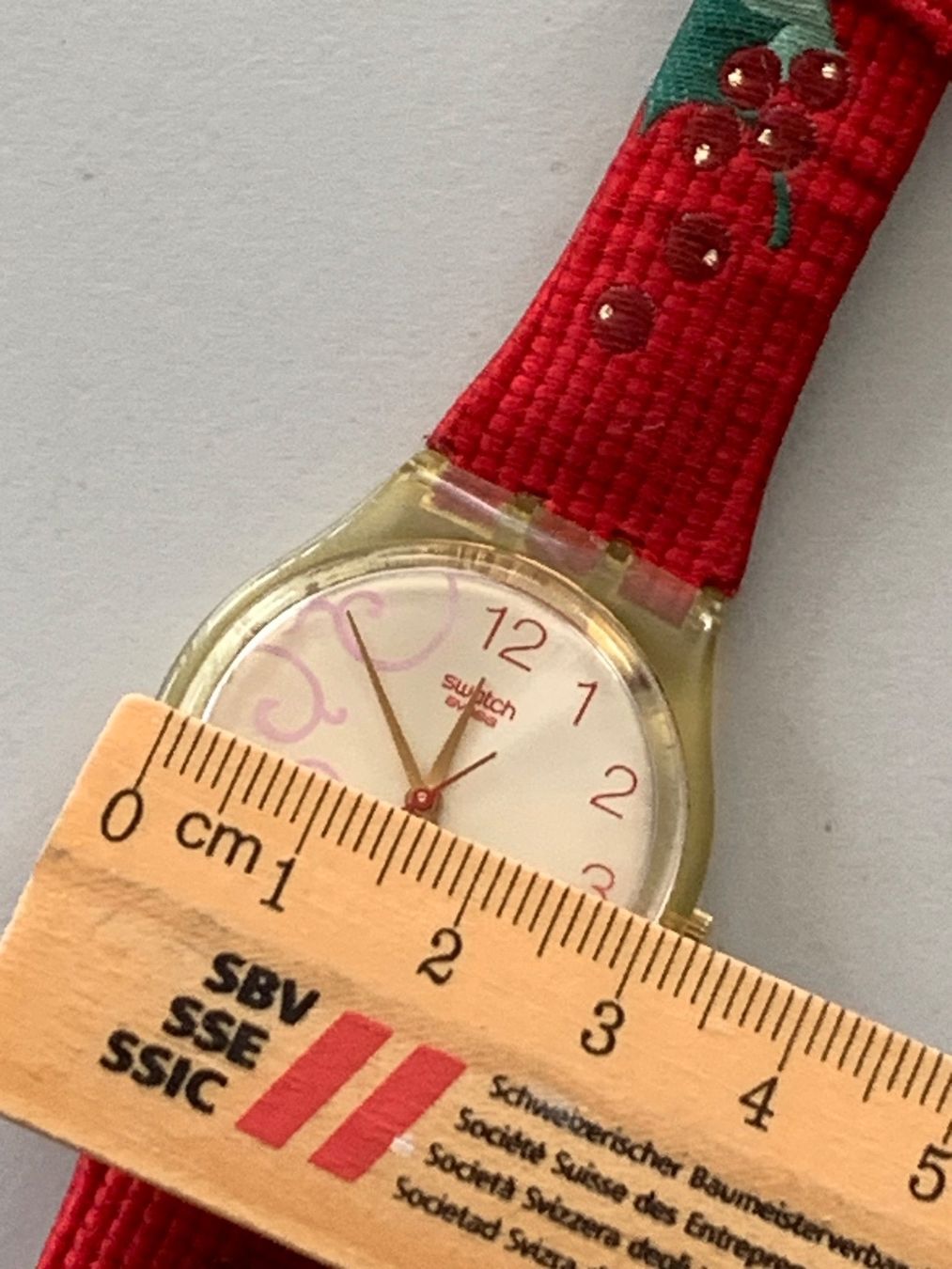 Swatch Uhren: Swatch Armband Uhr – Gebraucht aus Grenchen von  3