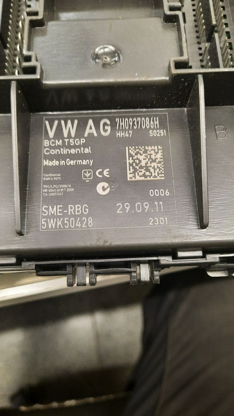 Volkswagen Tutti pezzi di ricambio auto: Bordnetzsteuergerät 7H0937086H – Usato da Menzingen venduto da eytschey