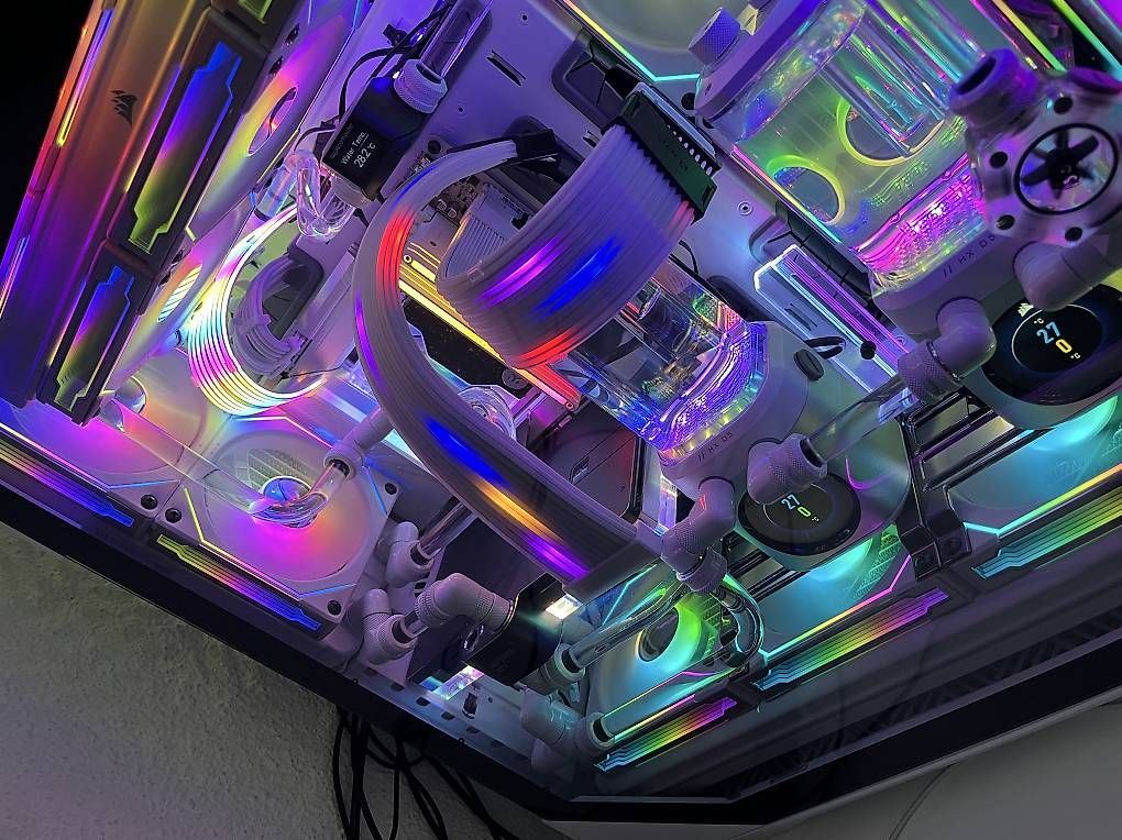 PC: High End PC Ryzen 9 9950X3D und RTX4090 Strix – Usato da Sils im Domleschg venduto da Mikefourroses 1