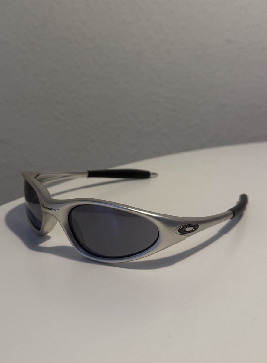 Oakley Brillen & Gläser: Oakley Minute Vintage Sonnenbrille Silber – Gebraucht aus Bern von Laufsport3000