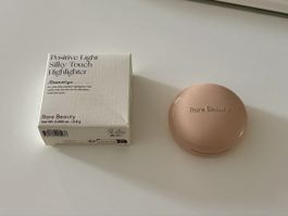 Rare Beauty Highlighter - Mesmerize -✨💖