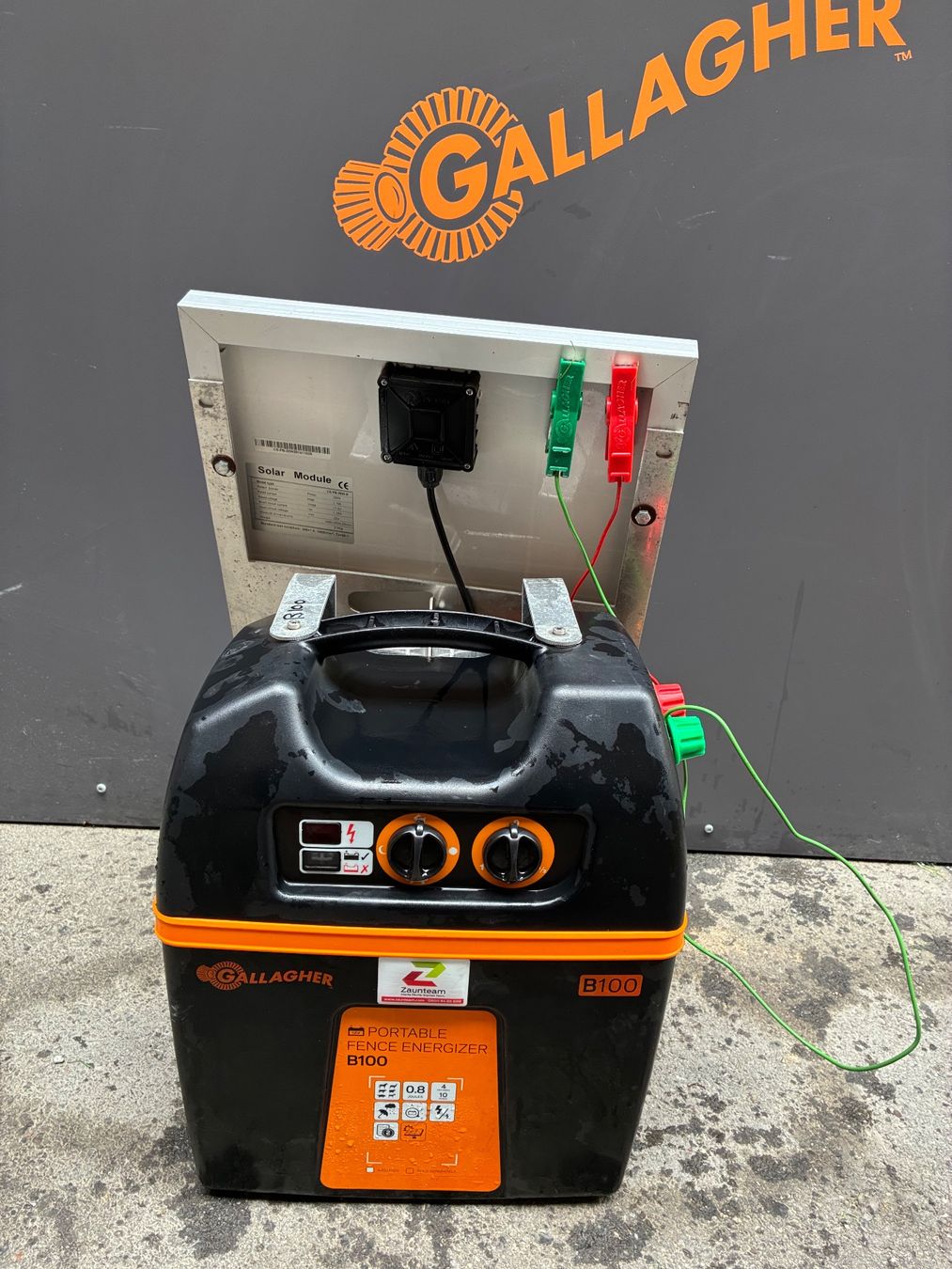 Altre attrezzature per stalle: Gallagher B100 mit Solarpanel – Usato da Barberêche venduto da Petitsuisse10