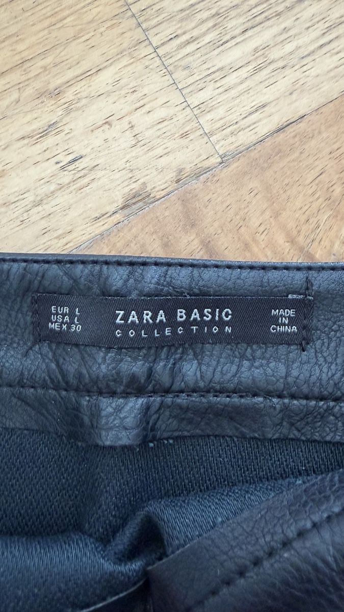 Zara Gonne: Lederrock – Usato da Au SG venduto da Carolyn72 1