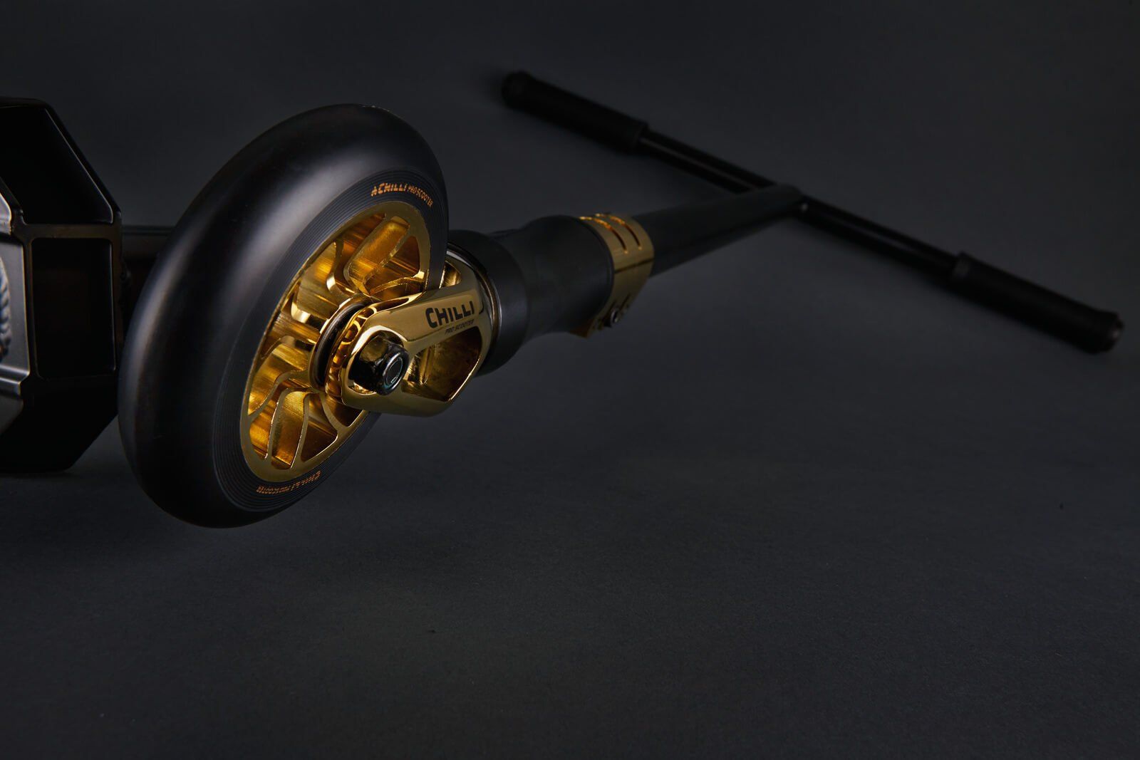 Chilli Kickboard: Chilli Pro Scooter Reaper Crown Schwarz Gold – Nuovo e nell'imballaggio originale da Wängi venduto da LiqKojote 9