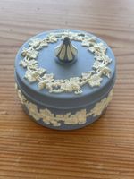 Dose Wedgwood blau mit Rankenmuster 7.5cm guter Zustand
