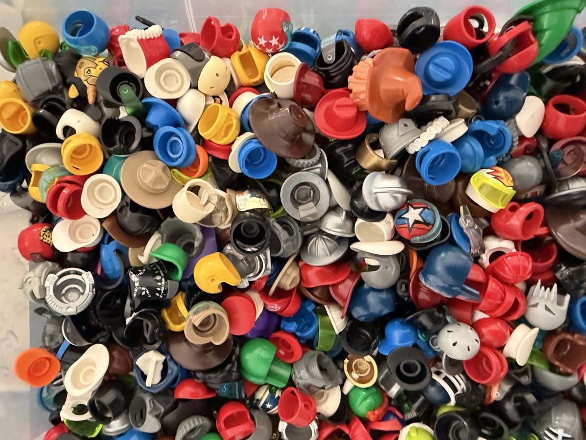 Lego Spielzeuge: 100gr.— Lego Helme  & Kopfbedeckungen. – Gebraucht aus Rheinfelden von zim_2hqc 2