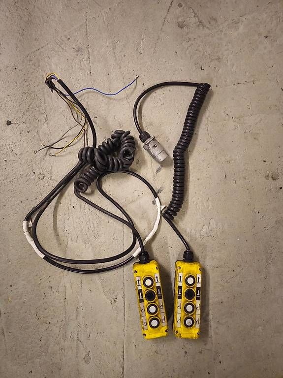 Telecomandi: 2 Dautel Handsteuerungen – Usato da Winterthur venduto da Alex771