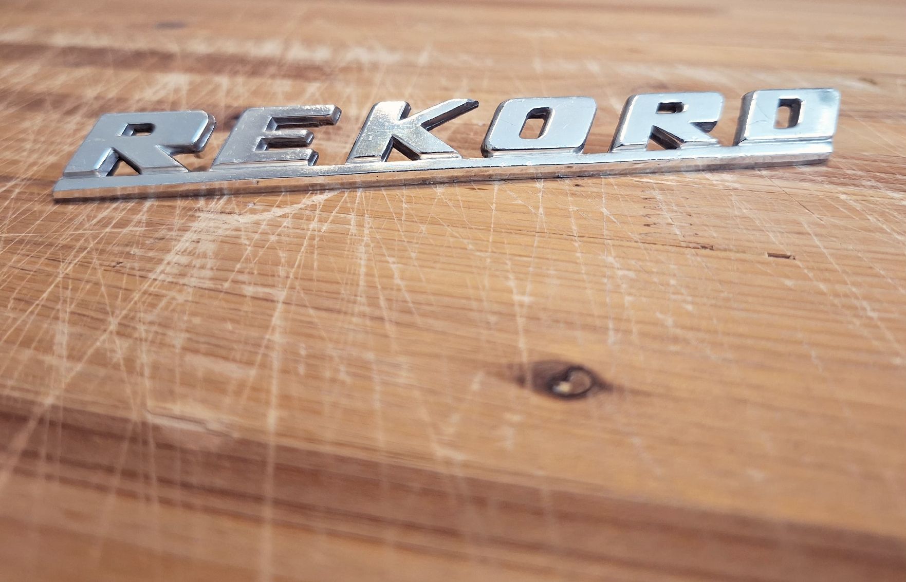 Opel Tutti pezzi di ricambio auto: Opel Rekord Emblem – Usato da Triesen venduto da BLACKSHEEP75 1