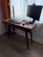 Élégant bureau, parfait état, deux tiroirs 