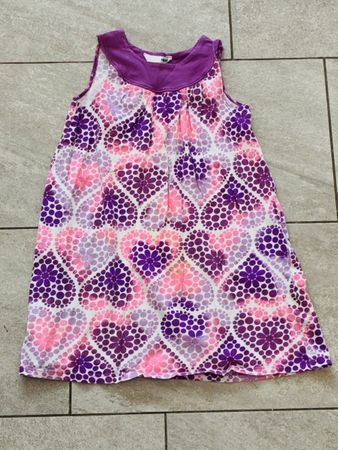 H&M Sommerkleid Herzen Muster Grösse 122/128 lila rosa