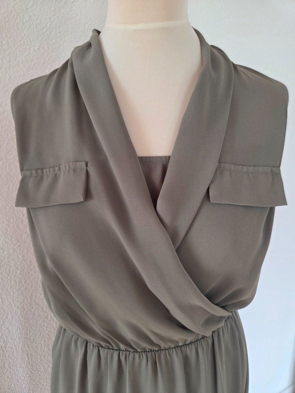 Vestiti: Freizeitkleid Kiabi grün – Usato da Wängi venduto da Bibo4. 4