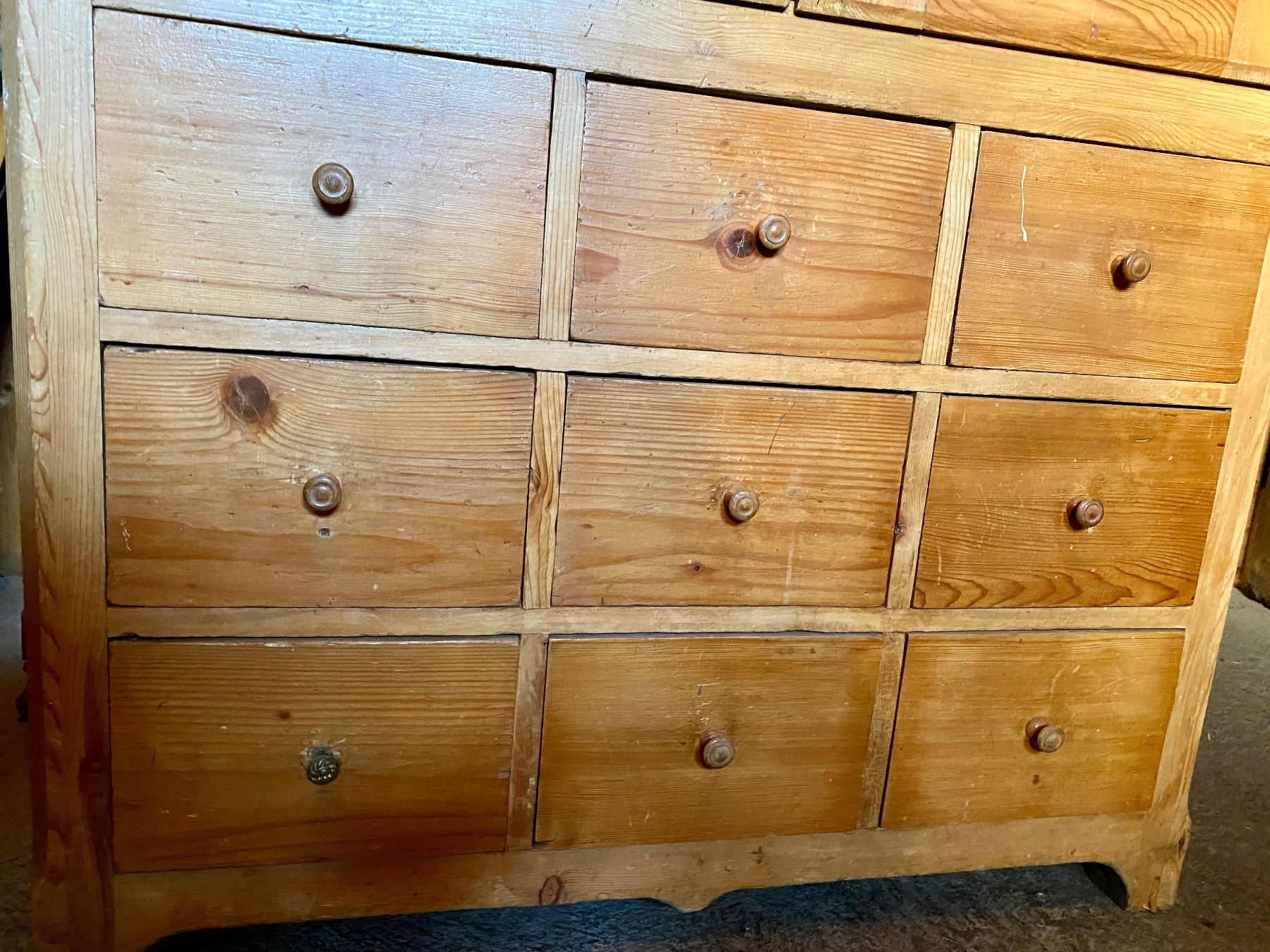 Armadi: Wunderschöner massiver Schrank mit Bauernmalerei – Usato da Frauenkappelen venduto da leola1973 5