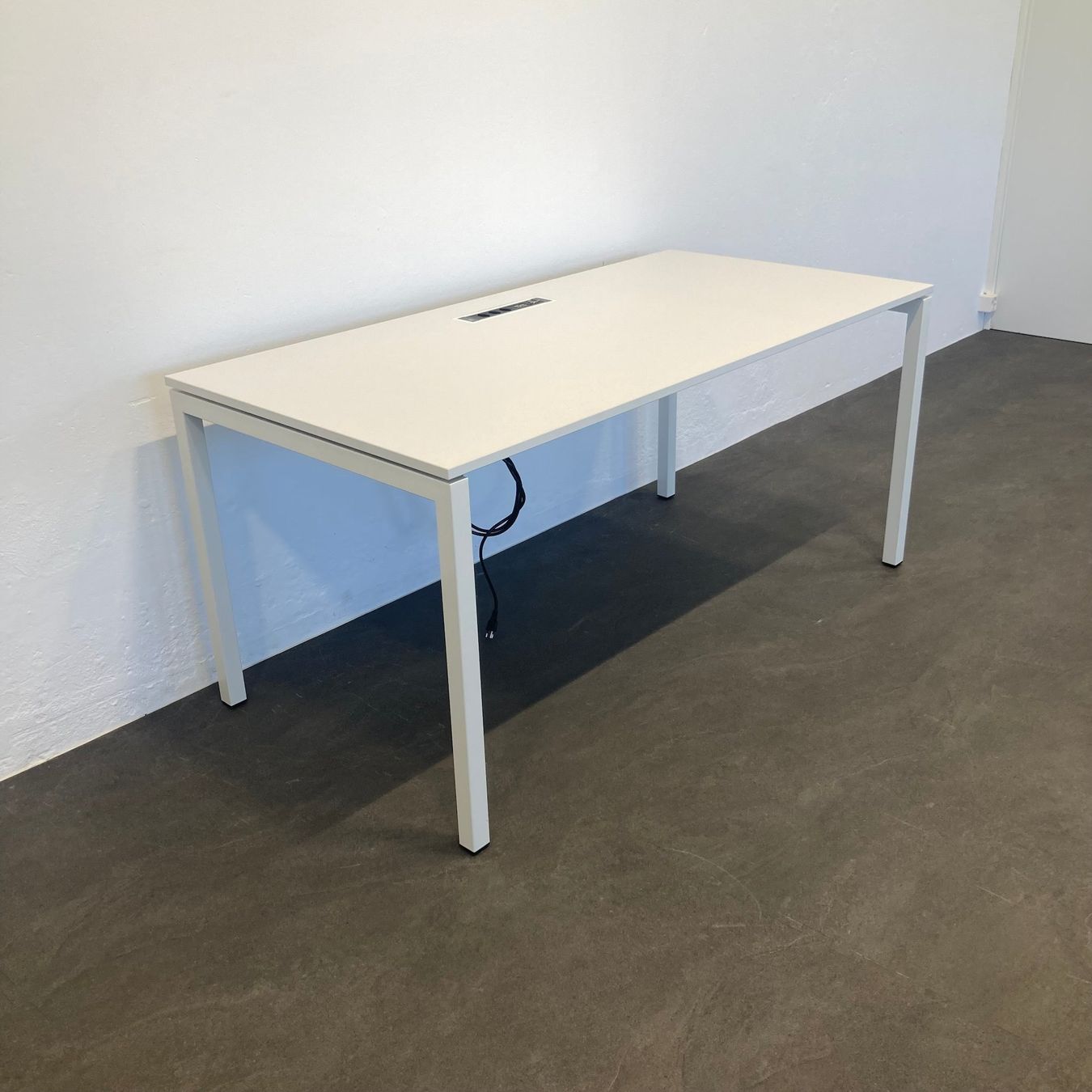 Lista Scrivanie: Lista Office LO Motion Sitzungstisch 1600x800 mm - – Usato da Schönenwerd venduto da mcofficeshop 1