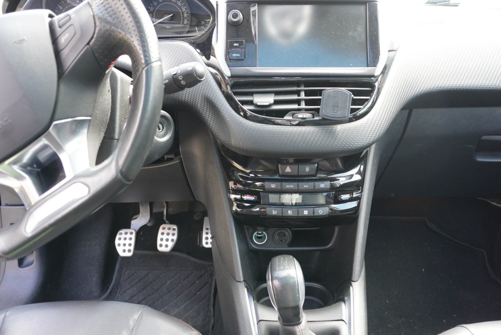 Peugeot Automobili: Peugeot 208 1.2i SST – Usato da Römerswil LU venduto da Apfel141 5
