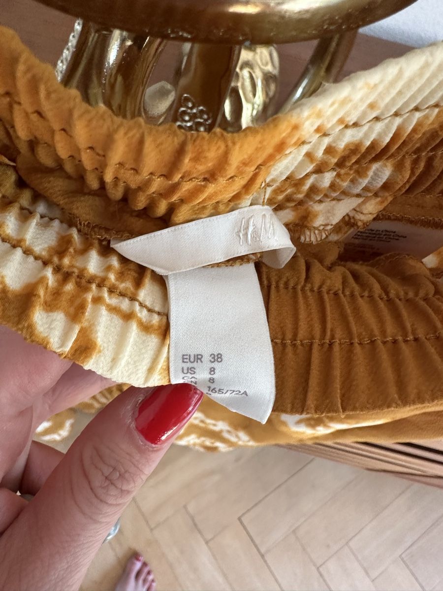 H&M Pantaloni: Sommerhose senfgelb H&M – Usato da Zürich venduto da PuraVida111 4