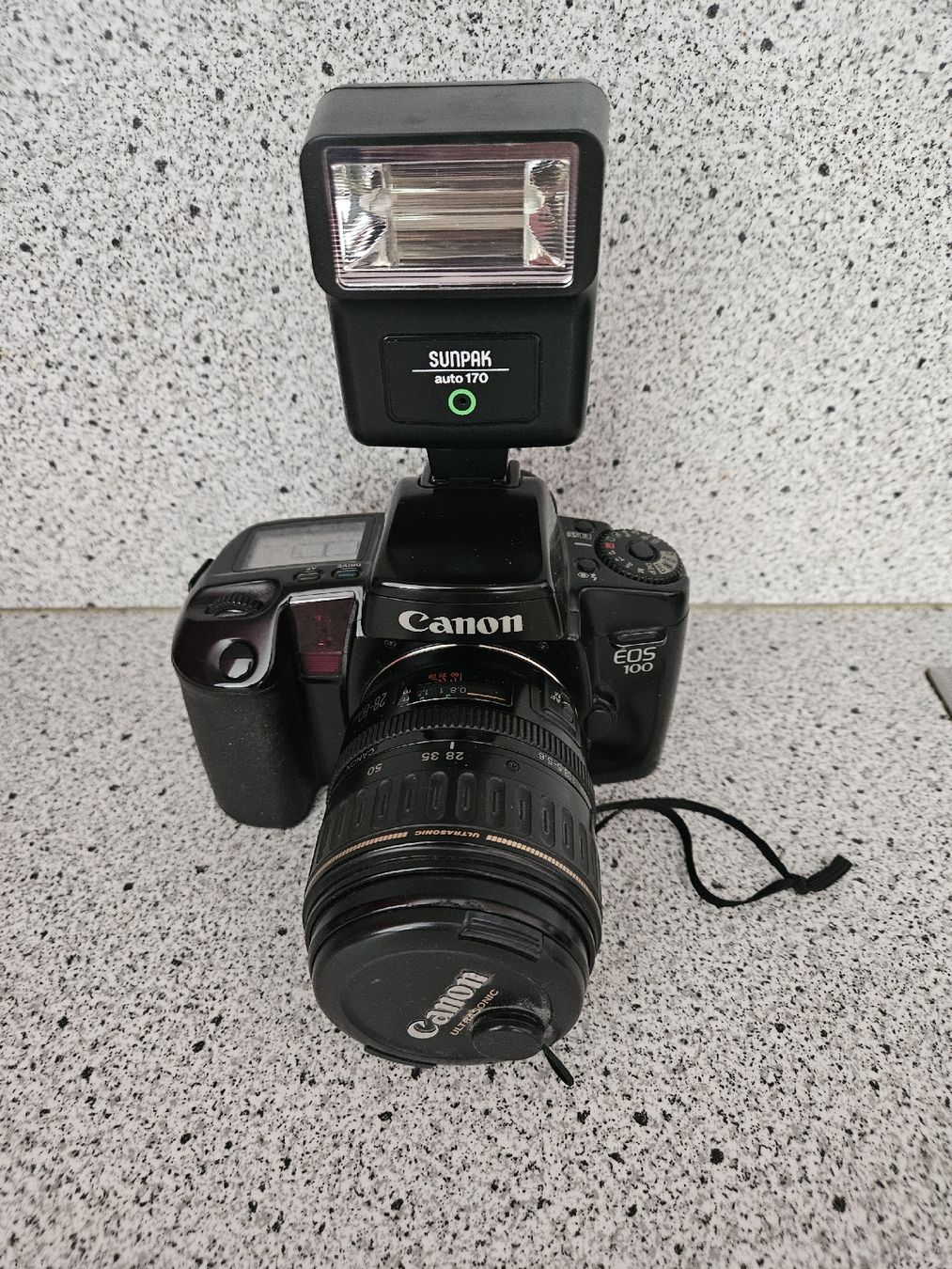 Canon Fotocamera: Canon EOS 100 + objectif 28-80 mm + flash Sunpak Auto 170 – Usato da Monthey venduto da darkmine