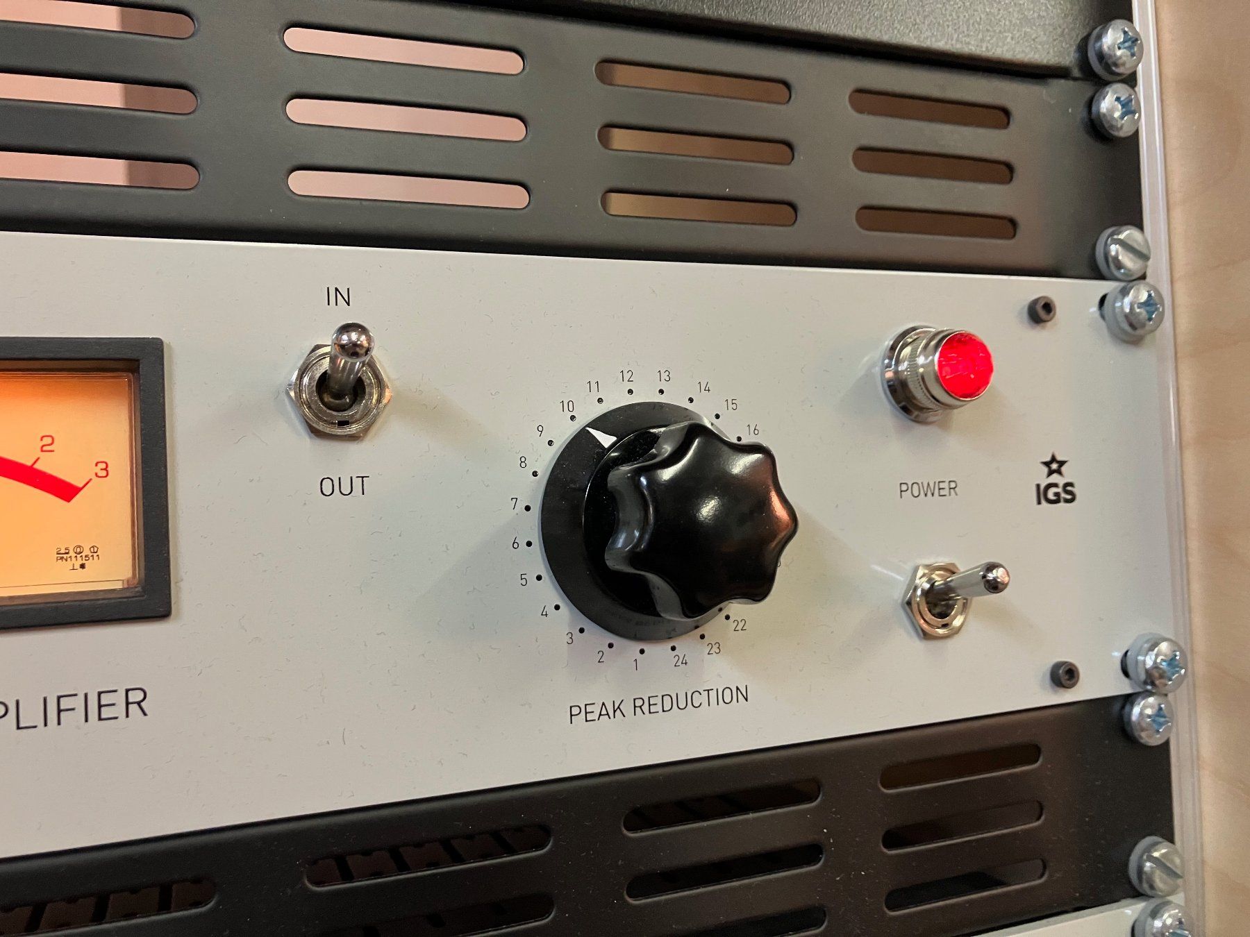 Strumenti musicali: IGS ONE Leveling Röhrenkompressor (Teletronix LA-2A) – Usato da Luzern venduto da Cosmonaut 1