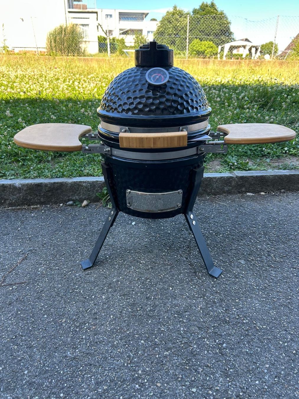 Griglie: Keramik Grill KAMADO mit Seitentischen – Usato da Basel venduto da faz_hdd8 8